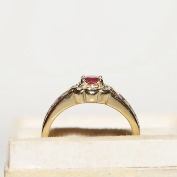 Vintage Circa 1980s 18k Gold Natural Diamond And Caliber Ruby Ring size 7